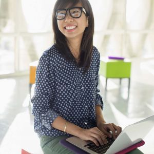 asian business woman working on laptop